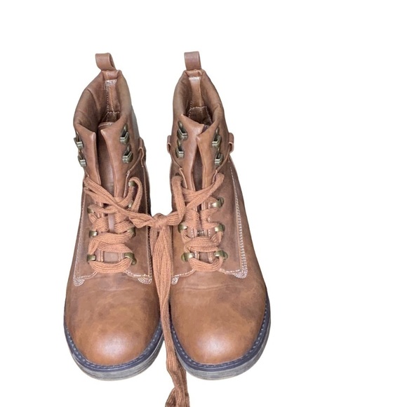 Sugar So Sweet, brown ankle boots. Laced. Size 9 - Picture 5 of 6